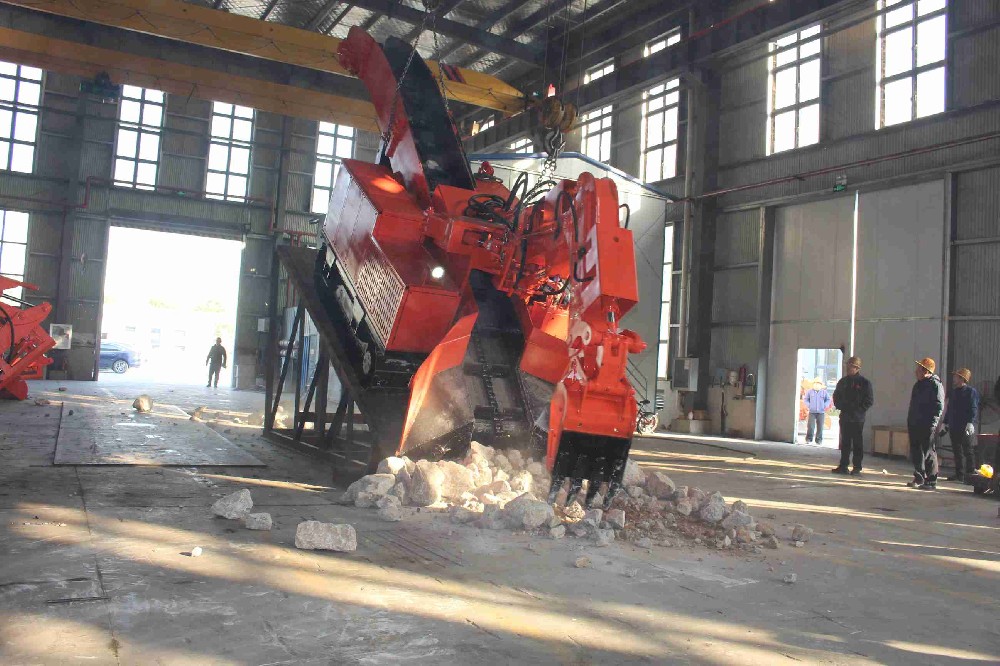撬毛臺車工作原理詳解：如何高效清除頂板浮石？
