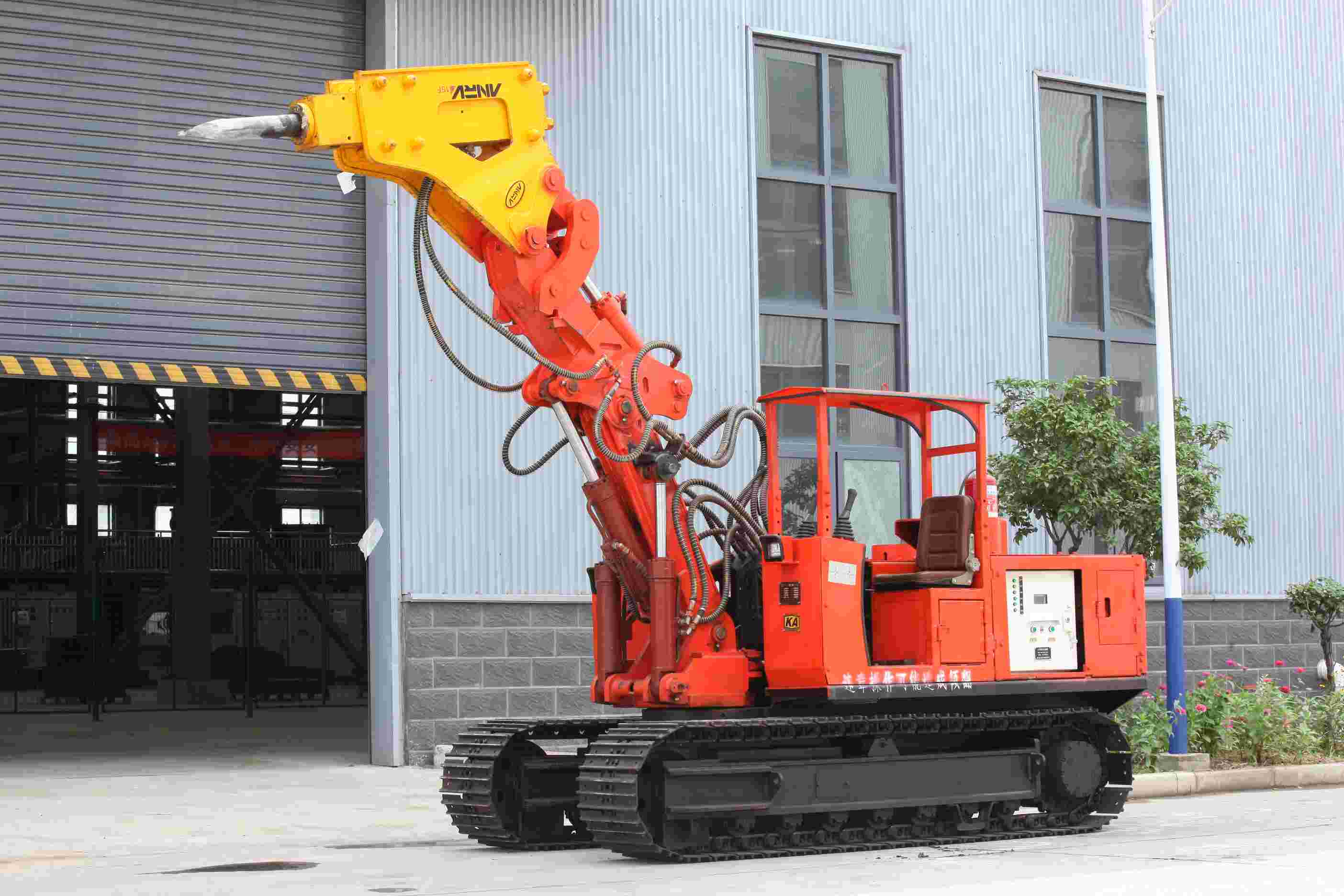 履帶式 vs 輪式撬毛臺(tái)車：通過性對(duì)比實(shí)驗(yàn)
